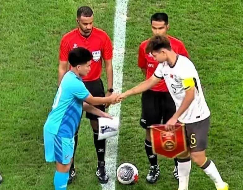 爱游戏体育官方网站葡萄牙体育训练开放日，国际比赛日止住颓势引欢呼，西甲在即，临场指挥获称赞(曼城葡萄牙体育集锦)